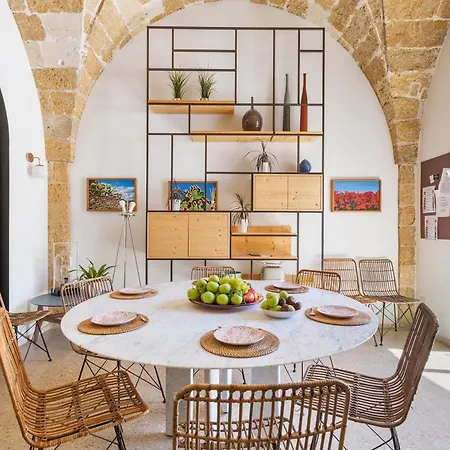 Alojamento de Acomodação e Pequeno-almoço Palazzo Flora Collepasso