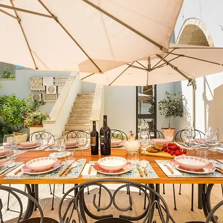 Alojamento de Acomodação e Pequeno-almoço Palazzo Flora 3*